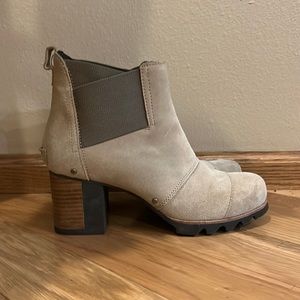 Sorel Suede Tan Heel Boots